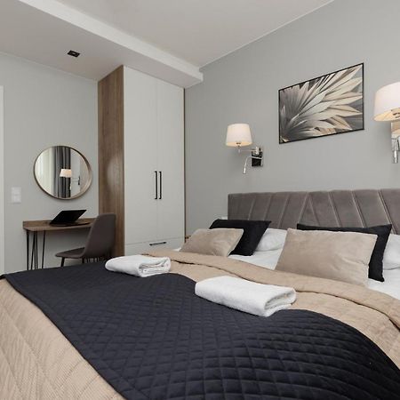 Stunning Family Apartment Ursynow With Parking & Balcony By Noclegi Renters Варшава Екстер'єр фото