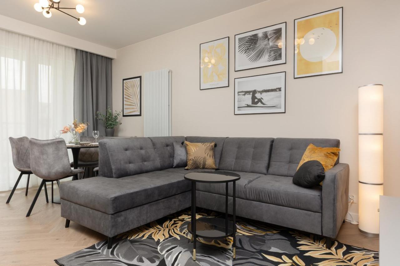 Stunning Family Apartment Ursynow With Parking & Balcony By Noclegi Renters Варшава Екстер'єр фото