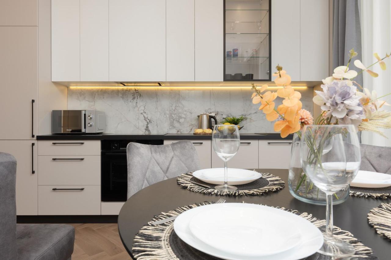 Stunning Family Apartment Ursynow With Parking & Balcony By Noclegi Renters Варшава Екстер'єр фото