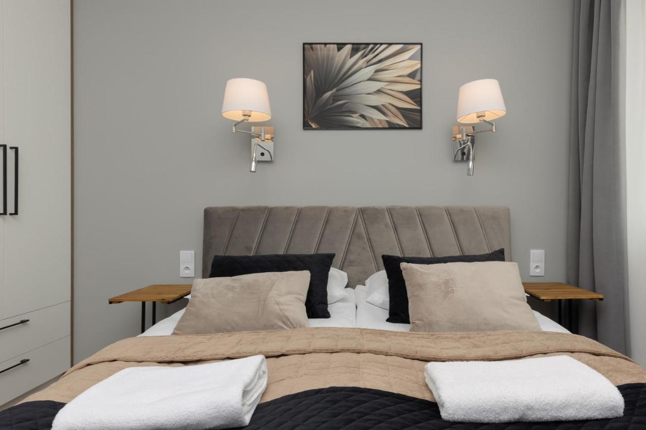 Stunning Family Apartment Ursynow With Parking & Balcony By Noclegi Renters Варшава Екстер'єр фото
