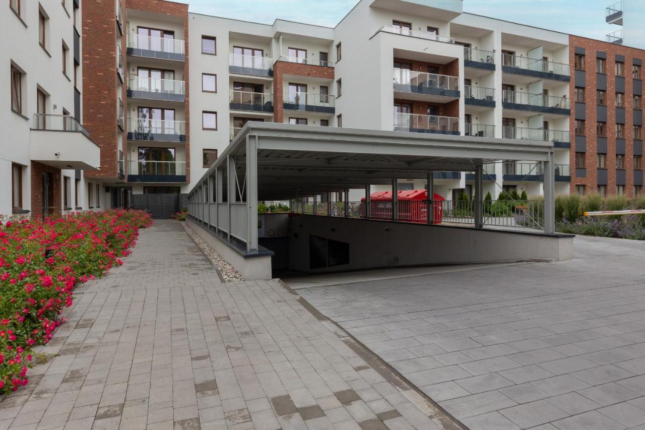 Stunning Family Apartment Ursynow With Parking & Balcony By Noclegi Renters Варшава Екстер'єр фото