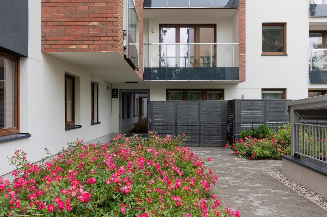 Stunning Family Apartment Ursynow With Parking & Balcony By Noclegi Renters Варшава Екстер'єр фото